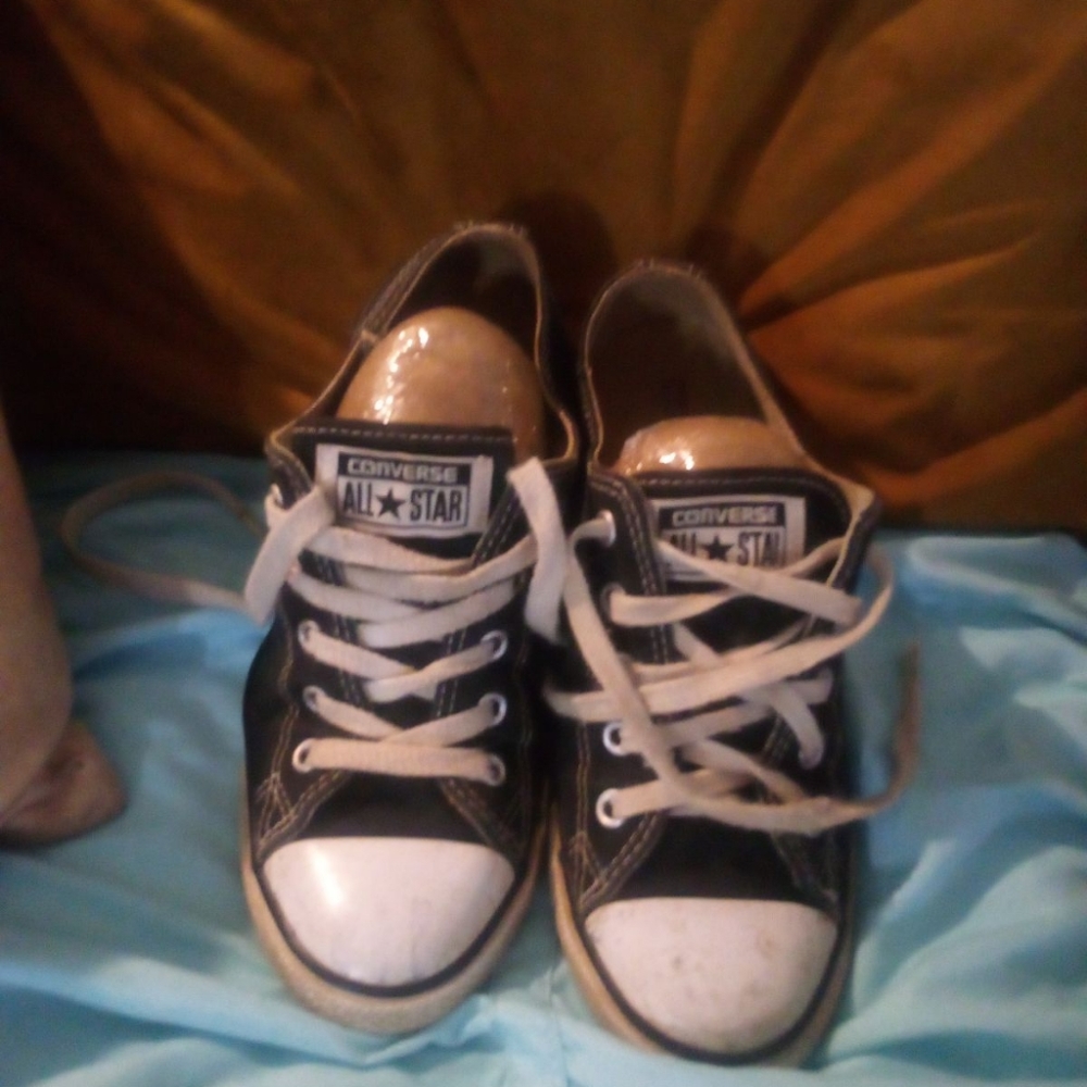 Big kids girls size 6 converse black, well loved
